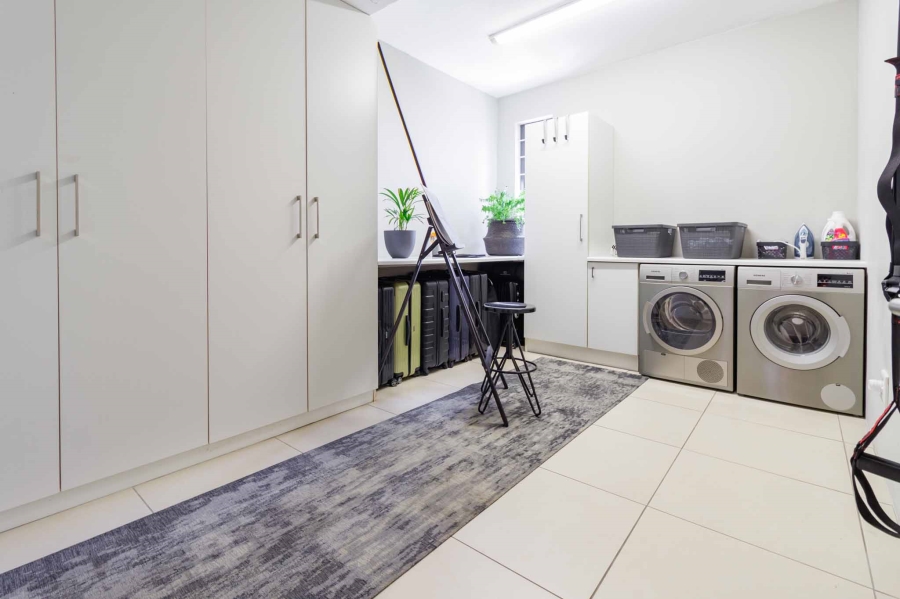 3 Bedroom Property for Sale in Sea Point Western Cape